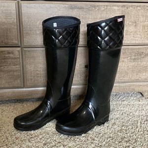 Black quilted Hunter Rigley rainboots